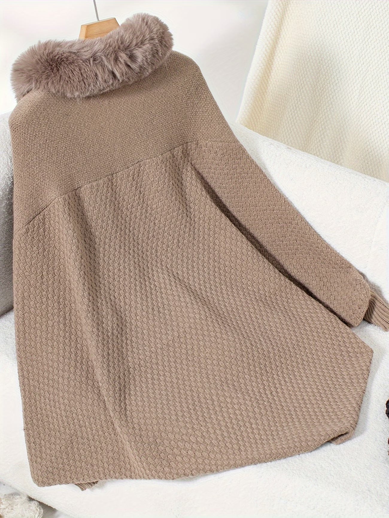 Cardigan invernale con contorno in pelliccia