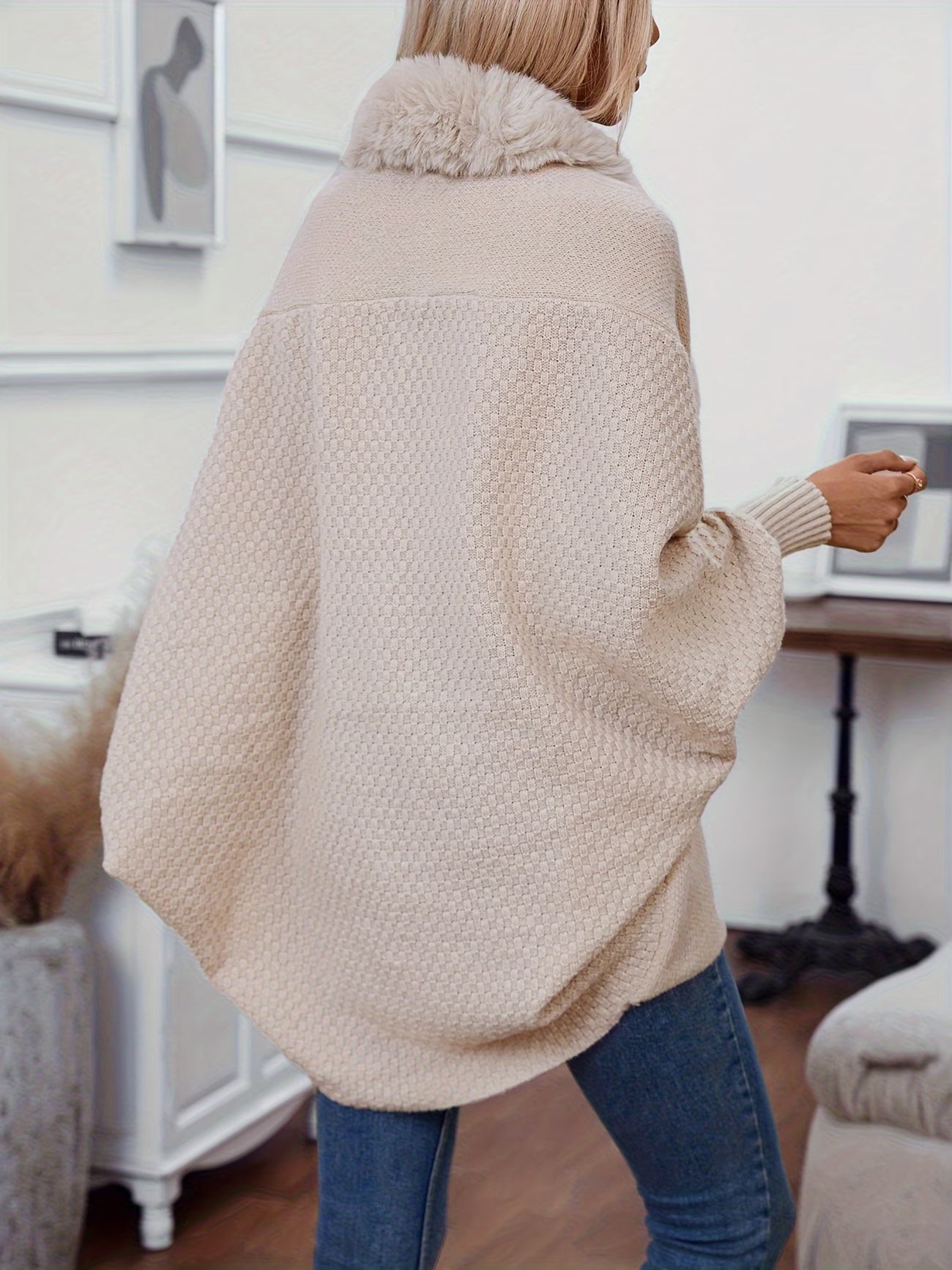 Cardigan invernale con contorno in pelliccia