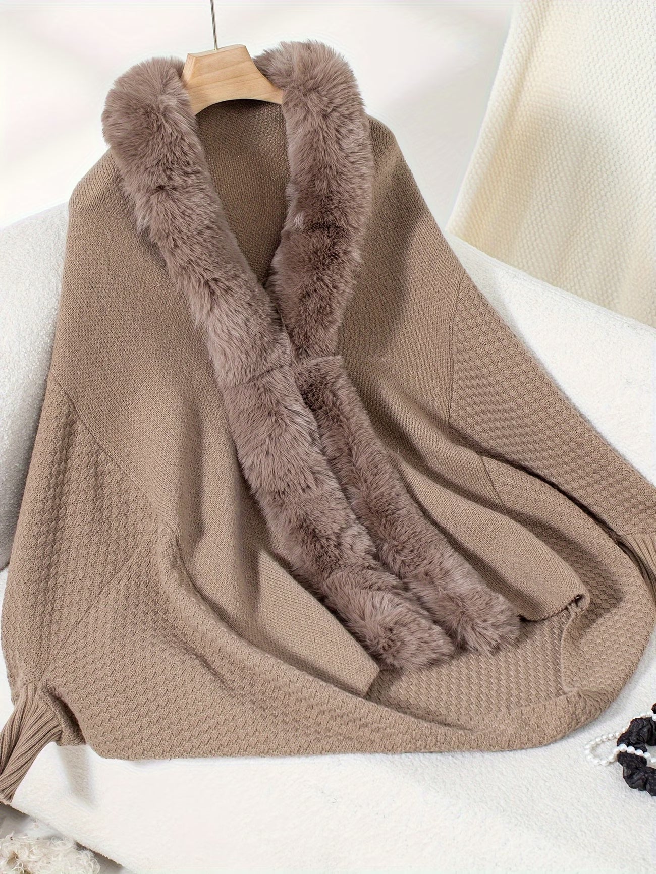 Cardigan invernale con contorno in pelliccia